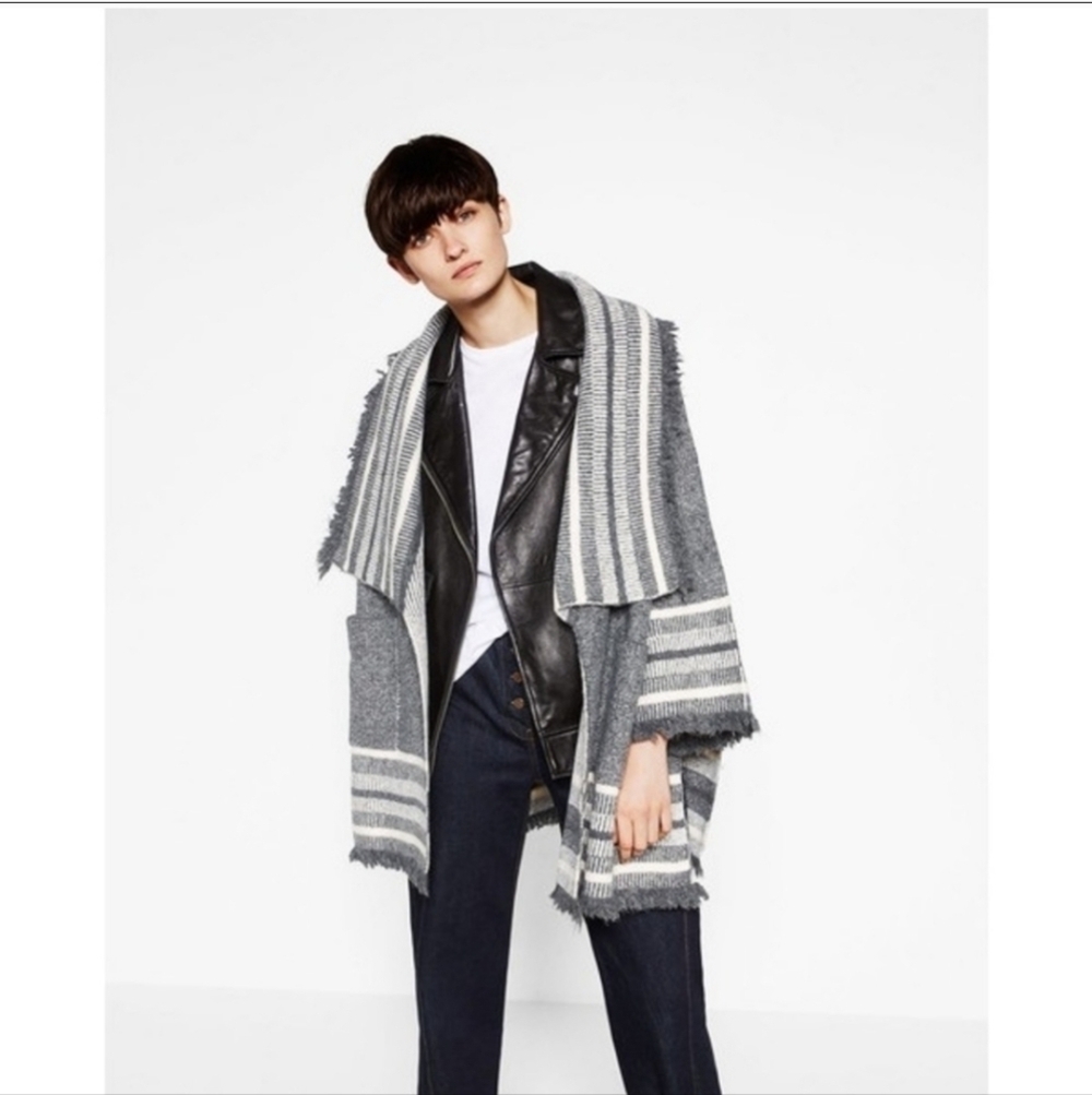 Zara knit sz medium gray white oversized shaw sweater WT117